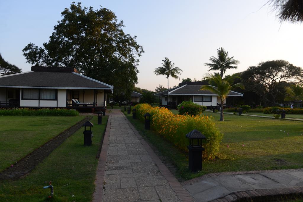 Bagan Thiripyitsaya Sanctuary Resort Exteriör bild